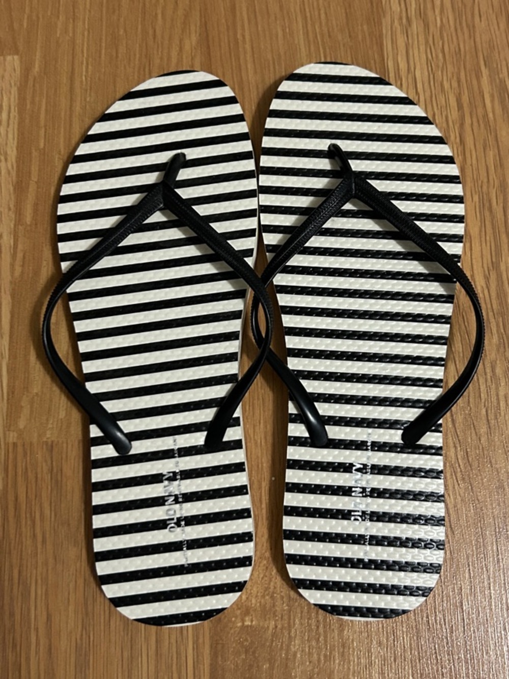 Old Navy Flip Flop Sandals